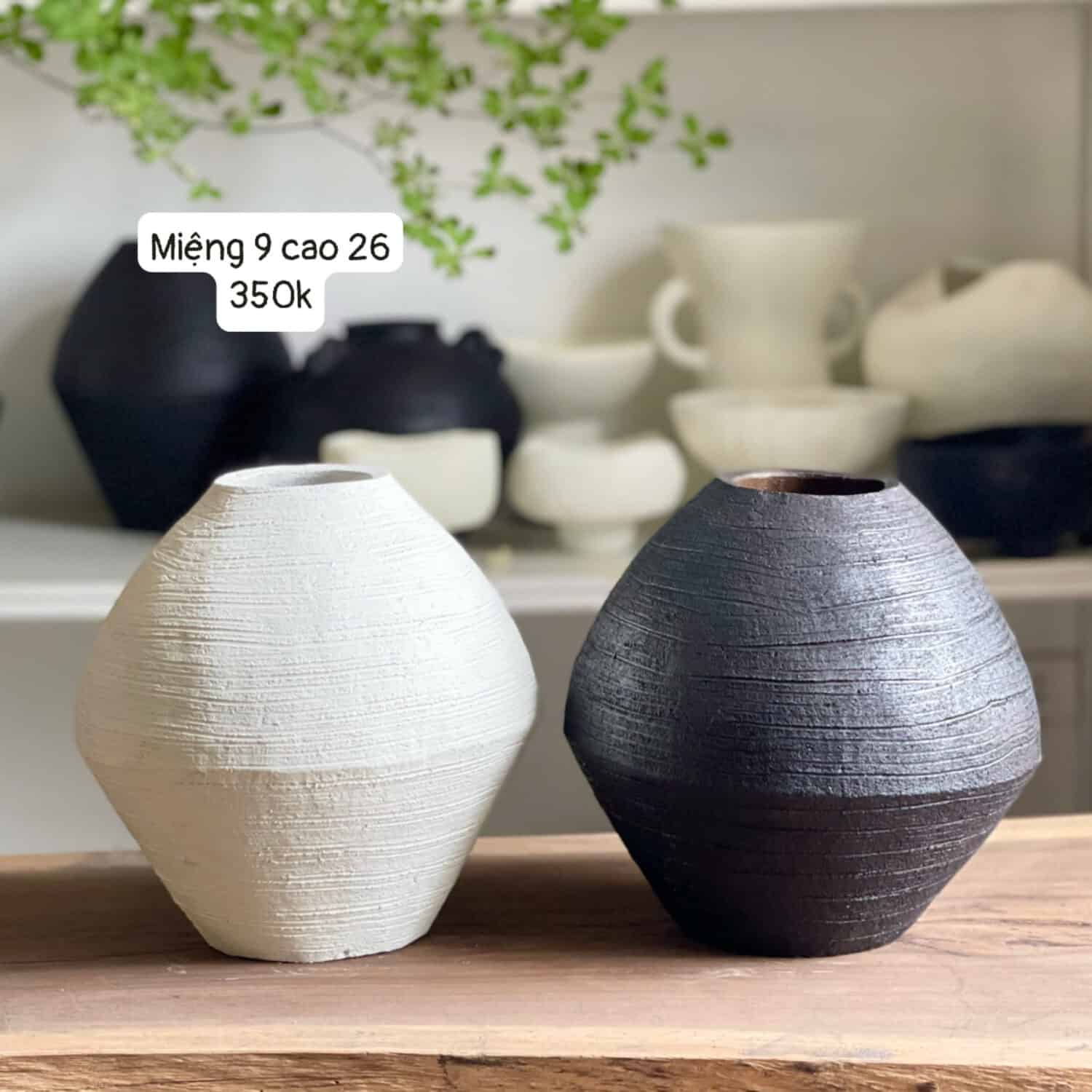 Gốm Chăm - bình trám to đen trắng M9C26