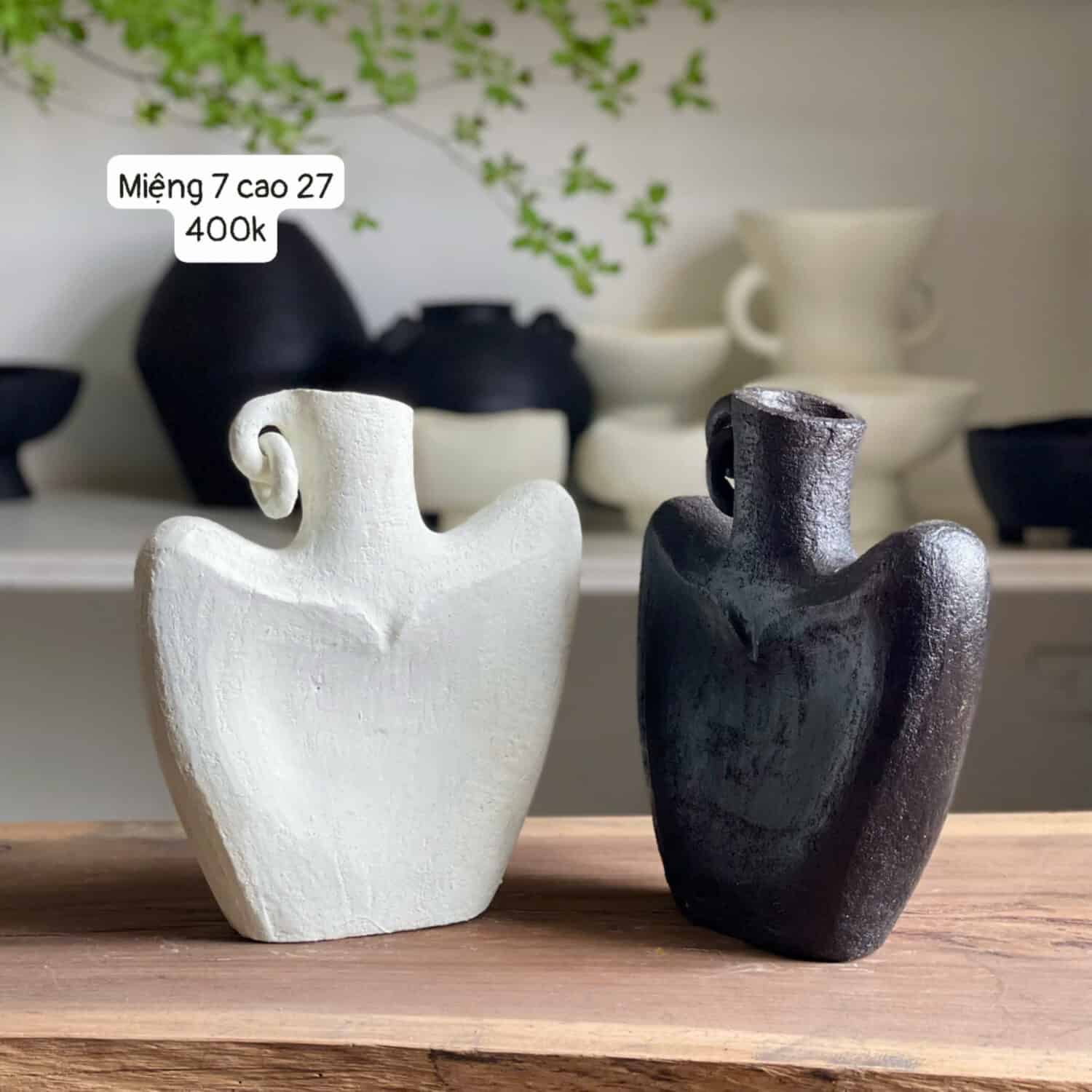 Gốm Chăm - Bình cổ nhỏ có khuyên đen trắng M7C27