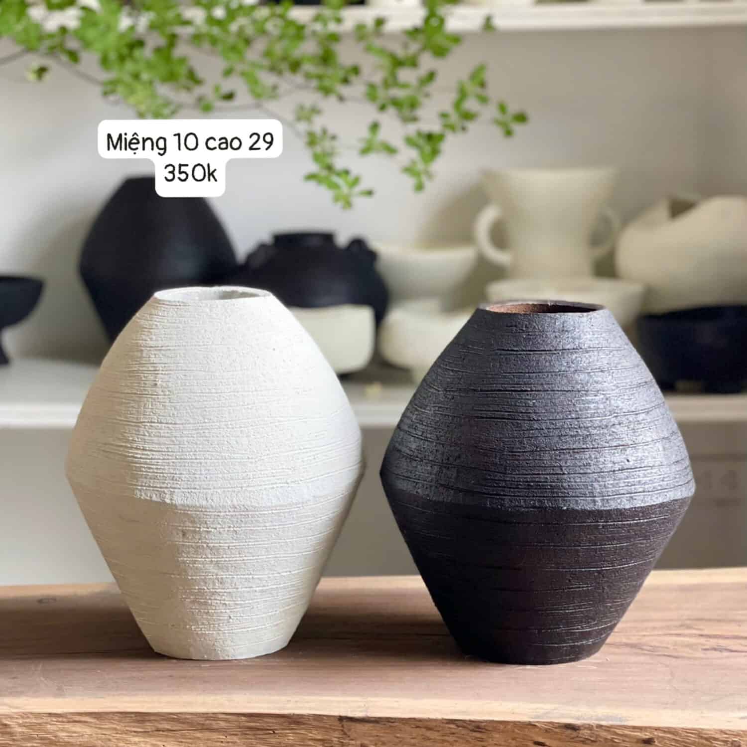 Gốm Chăm - bình trám to đen trắng M10C29