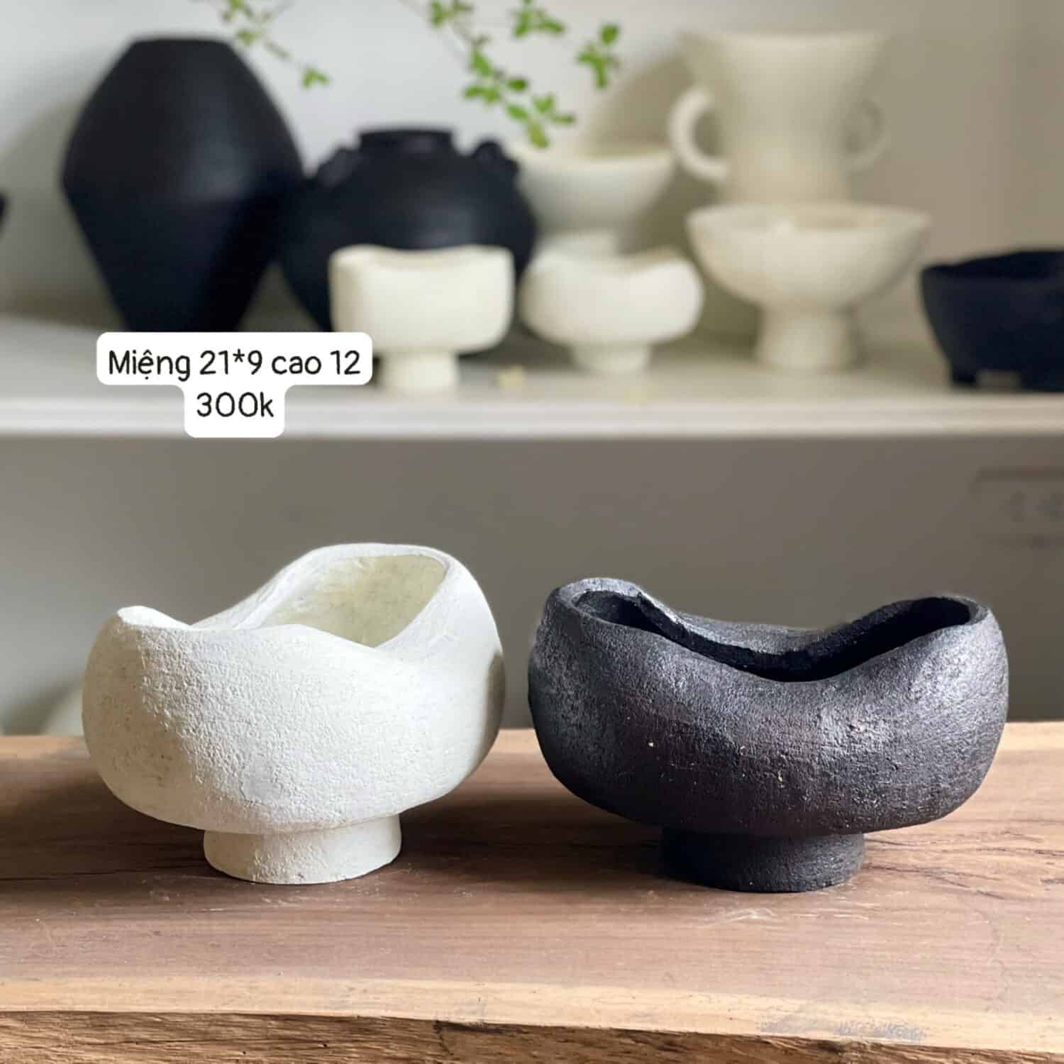 Gốm Chăm - Bình lượn sóng nhỏ đen trắng M21*9C12