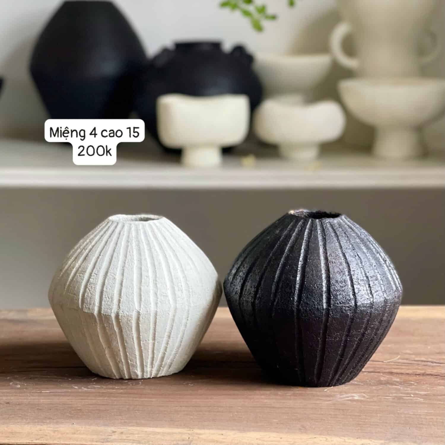 Gốm Chăm - Bình khía nhỏ đen trắng M4C15